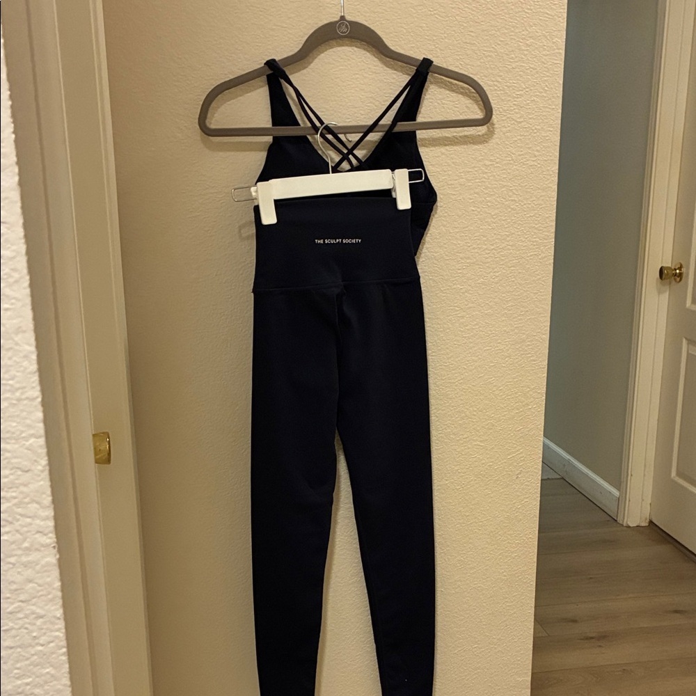 Elegant Navy Women's set for workout - Picture 3 of 9